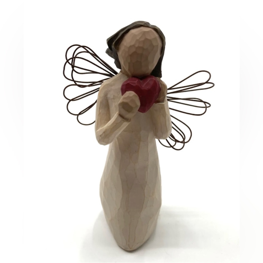 Willow Tree Angel of the Heart 8” figurine Demdaco Susan Lordi #26024
